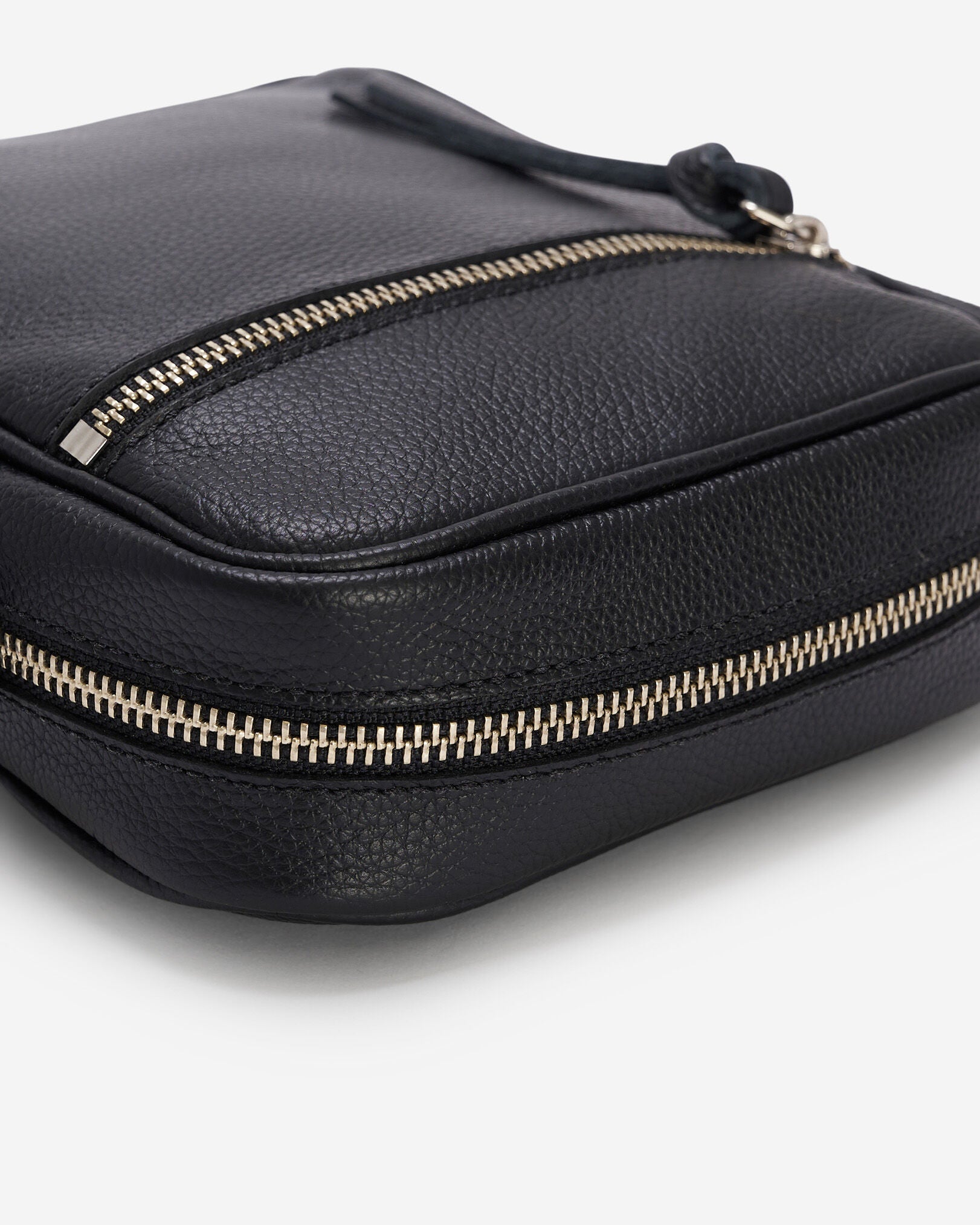 Essential Crossbody Cervino