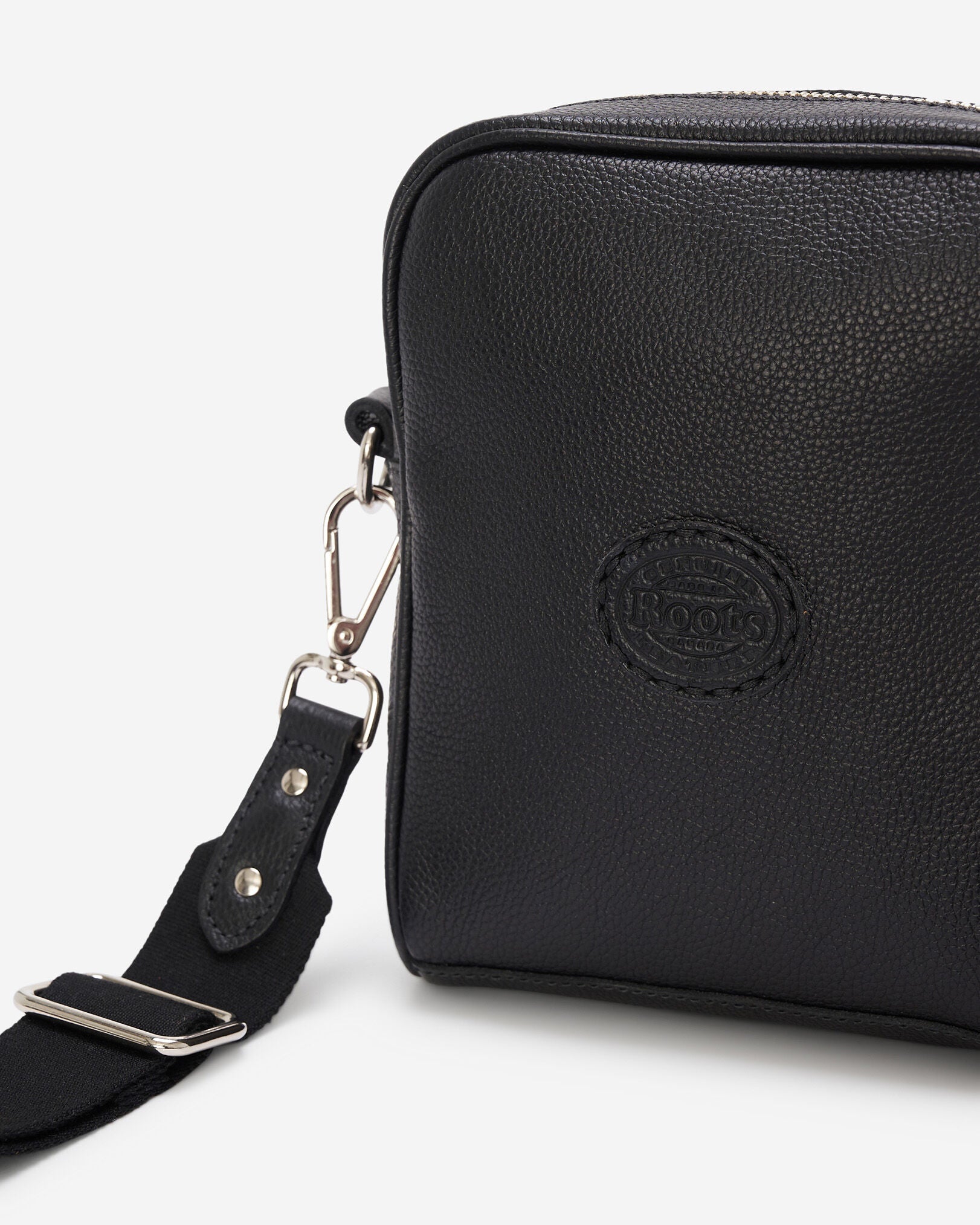 Essential Crossbody Cervino