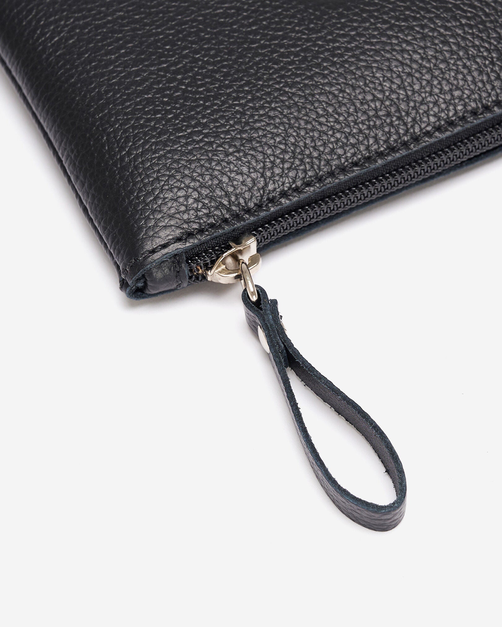 Roots Worldwide Pouch Germany
